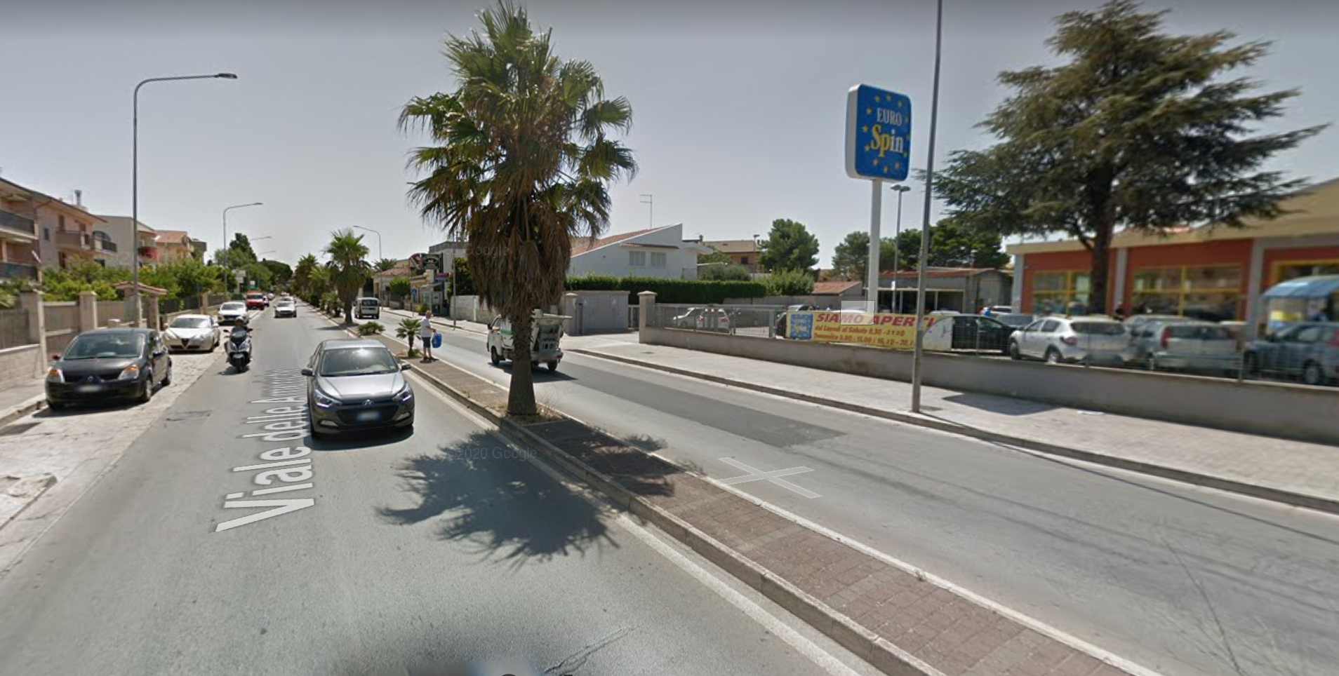 Incidente mortale su viale delle Americhe, auto investe passante
