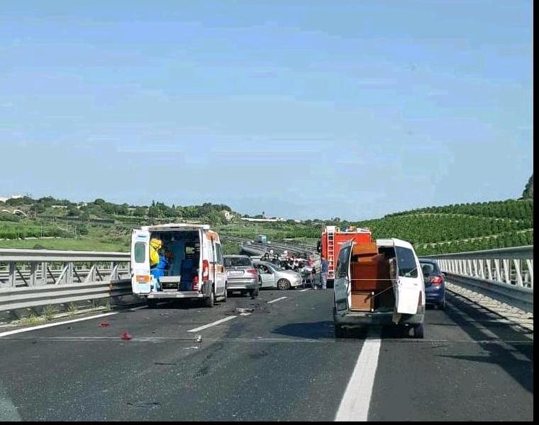 E’ morto il ferito dell’incidente di oggi sulla Siracusa-Catania: è un 70enne di Palazzolo Acreide