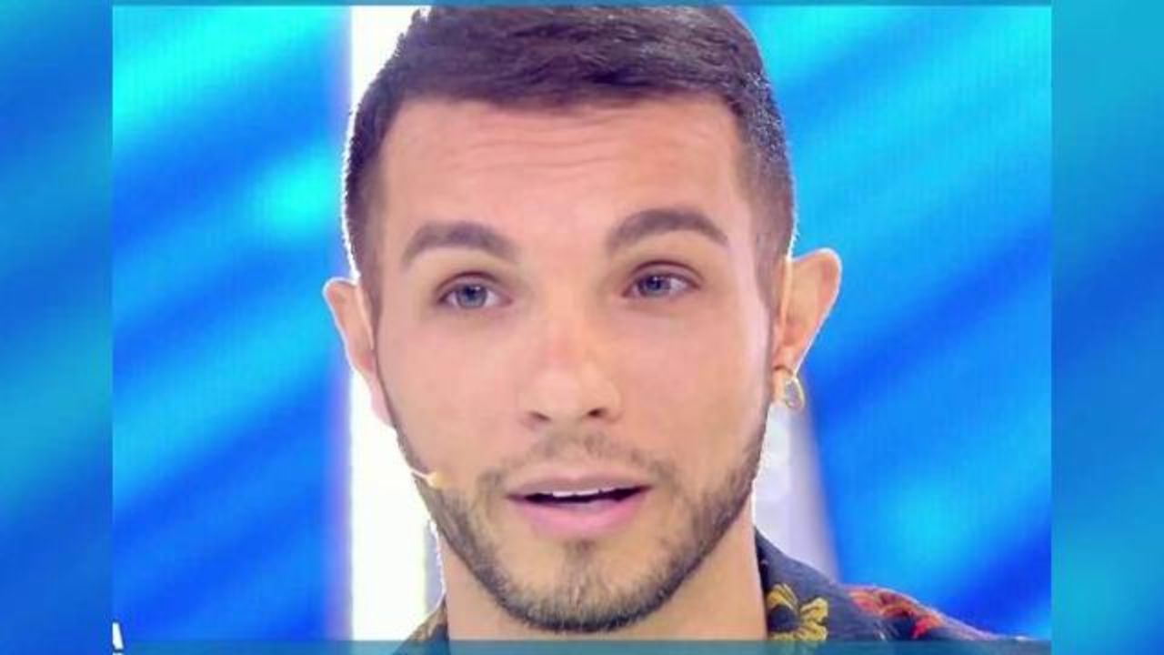Il cantante Marco Carta assolto per il furto delle magliette