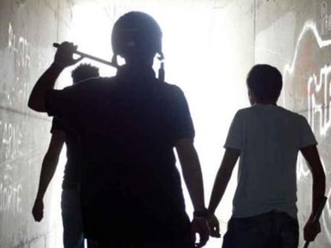 Tentato omicidio in centro a Ragusa: sprangate alla testa per gelosia, arrestato albanese