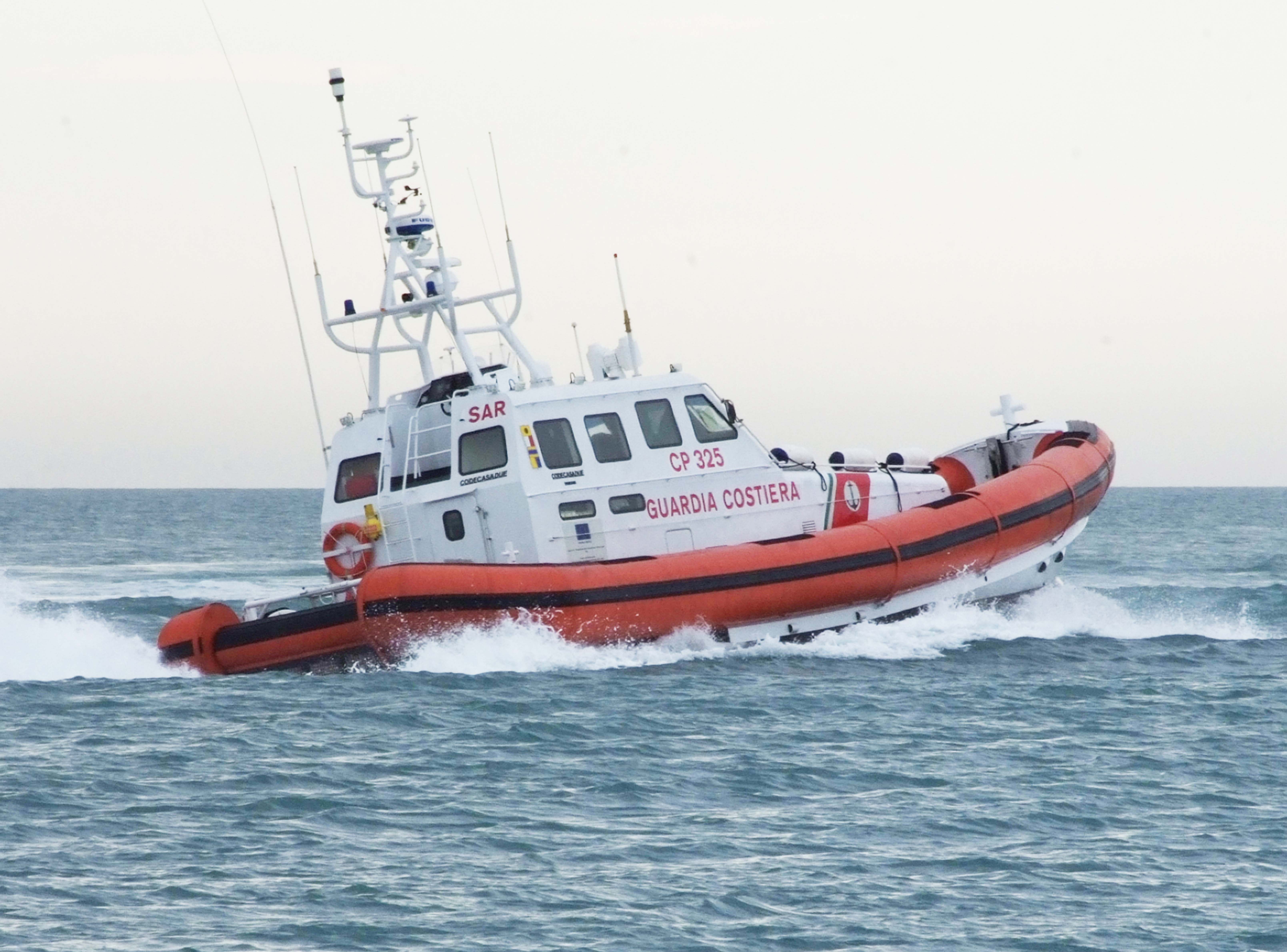 Pozzallo: si sente male sulla sua motonave, soccorso e salvato dalla Guardia Costiera