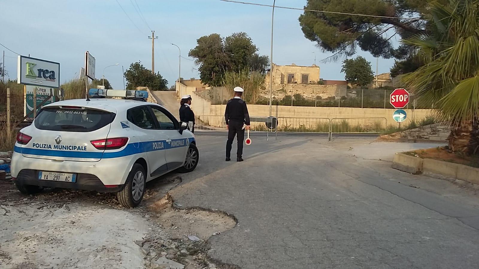 Covid, ecco nuova ordinanza Musumeci: scuola superiori a distanza, negozi e centri commerciali aperti fino alle 14 la domenica, coprifuoco dalle 23. Ecco tutti i cambiamenti