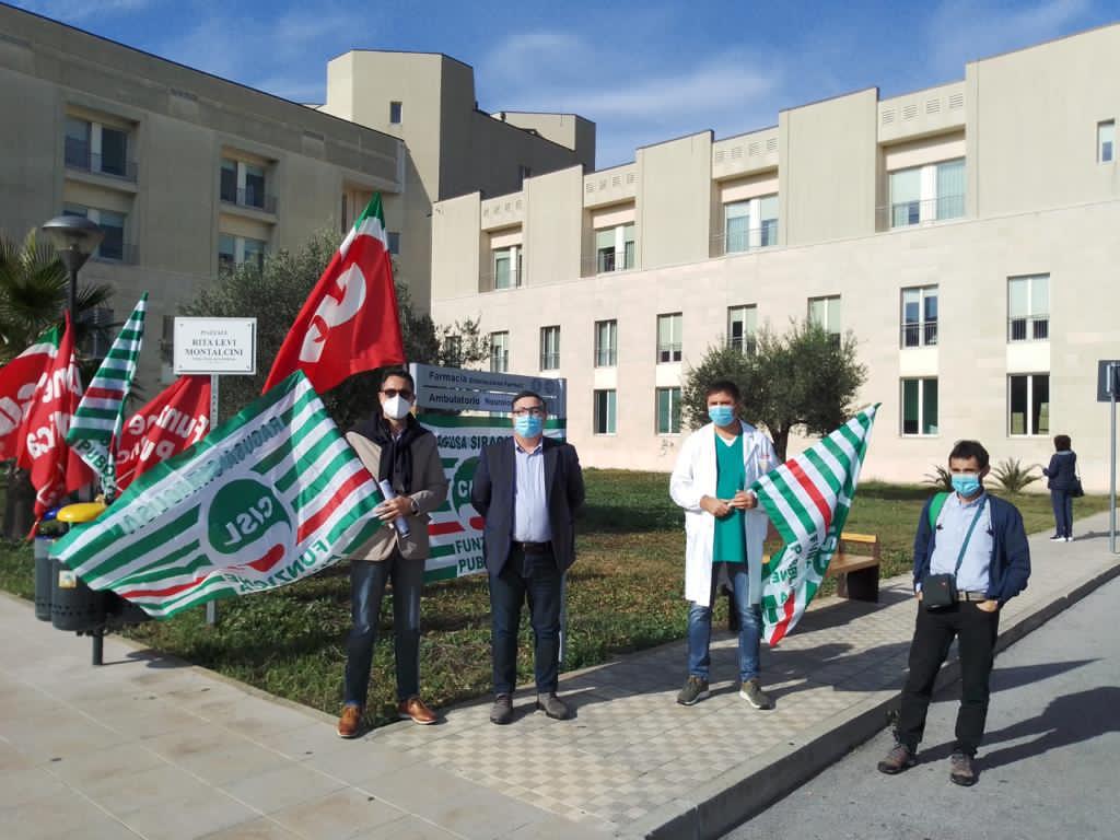 Sit-in del comparto sanità davanti al Giovanni Paolo II: “Necessarie più assunzioni”
