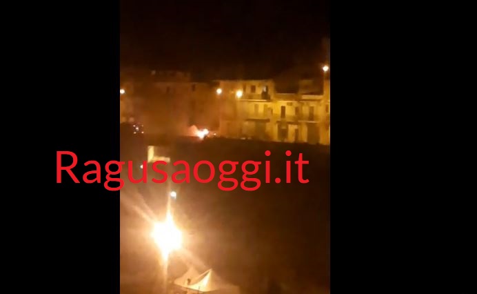 A fuoco un’auto a Monterosso Almo