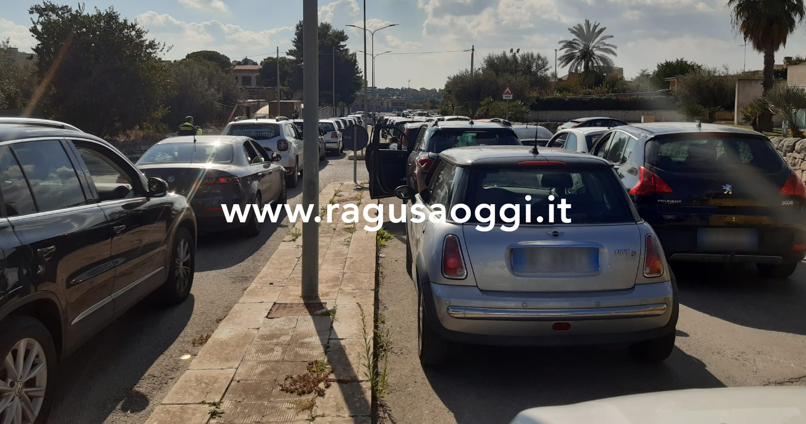 Lunghe code a Modica per i tamponi rapidi a docenti e studenti. Sindaco Abbate suggerisce di estendere anche ad elementari e medie inferiori