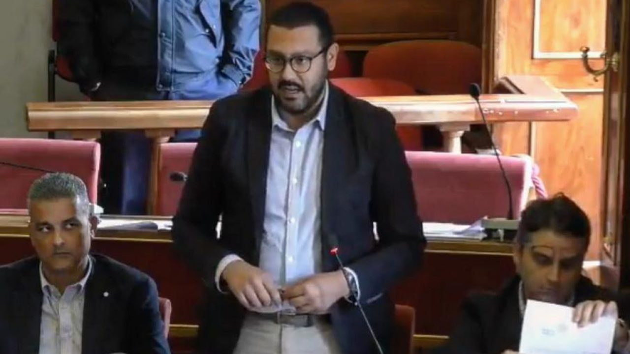 Chiudere le scuole a Ragusa città dopo l’aumento dei casi e adottare provvedimenti comunali restrittivi. La richiesta del consigliere Giovanni Gurrieri