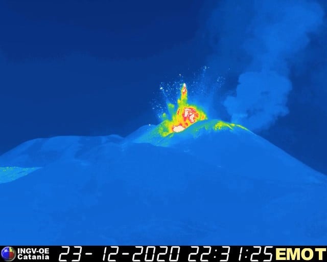 E ora dall’Etna emissione di cenere vulcanica