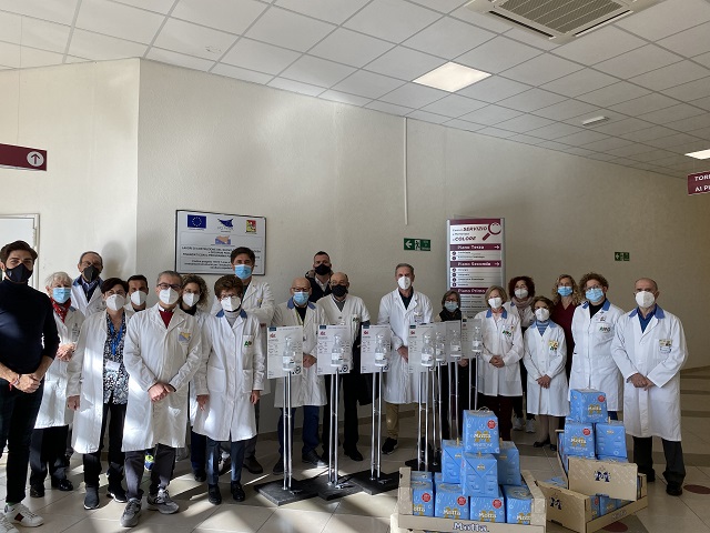 Per un Natale migliore negli ospedali ragusani: donate 7 colonnine con gel igienizzante