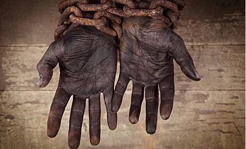 La drammatica storia di Olu, schiavo e prigioniero per vent’anni, oggi a Ragusa