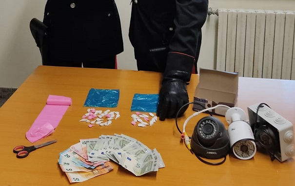 Floridia: 40 dosi di cocaina nel citofono. Arrestato