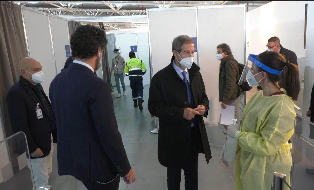Covid: al via i controlli per chi arriva in Sicilia, sopralluogo di Musumeci a Fontanarossa