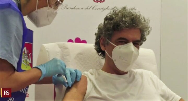 Il primo medico vaccinato in Sicilia è Massimo Geraci, primario del Pronto Soccorso Civico Palermo