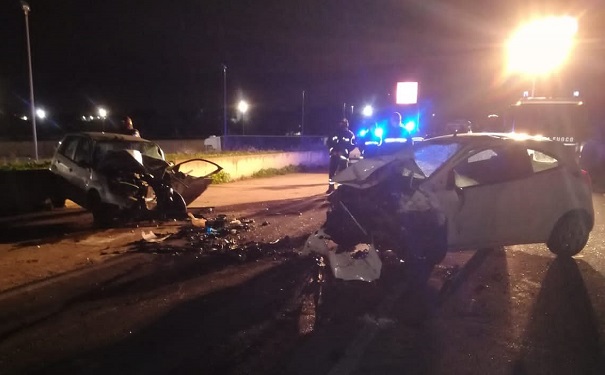 Incidente frontale a Modica: morta una giovane mamma