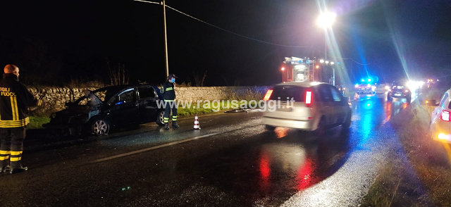 Auto a fuoco sulla Ragusa-Marina di Ragusa