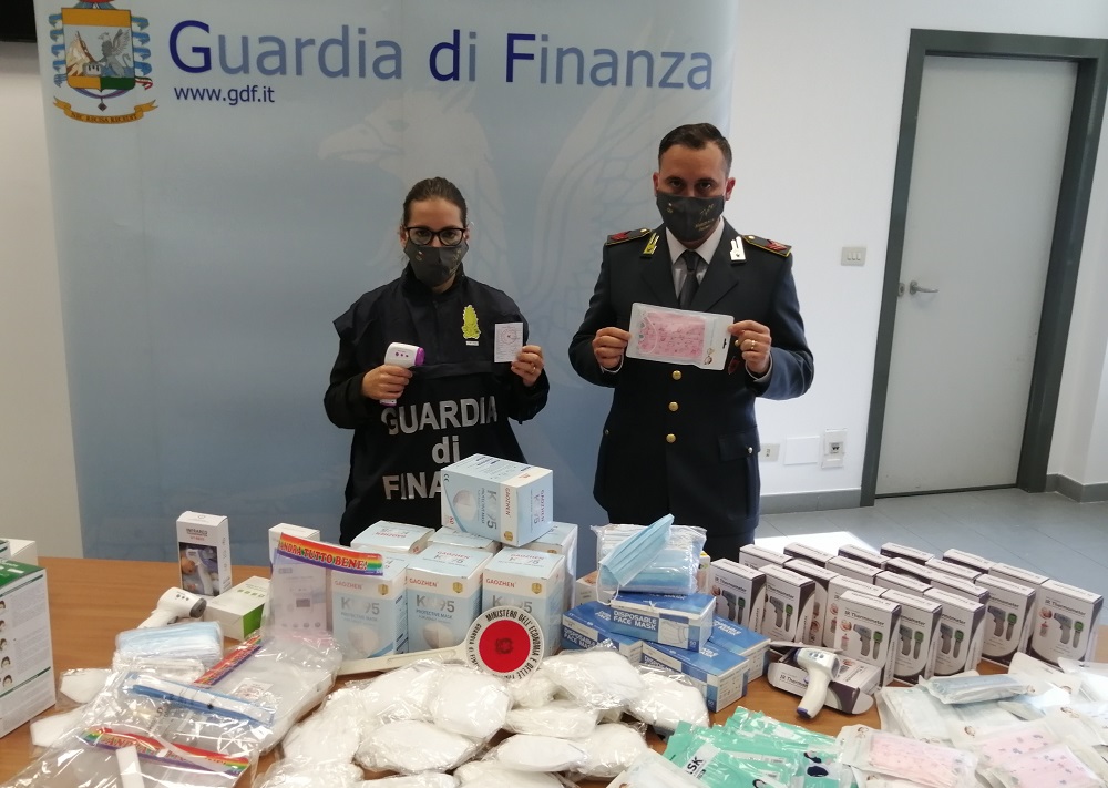 Ad Agrigento, sequestrate mascherine e guanti cinesi