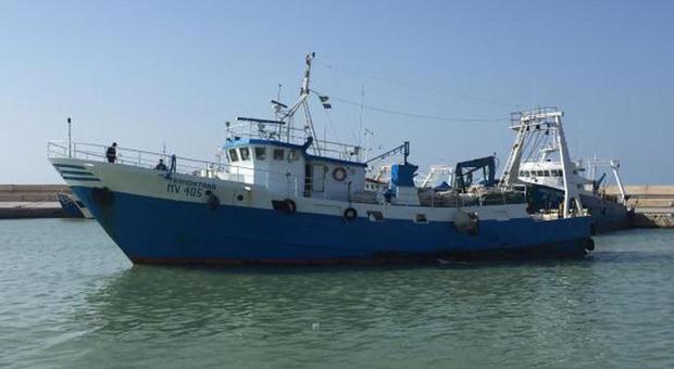 Sequestrati e beffati: multa da 2 mila euro per il peschereccio sequestrato in Libia