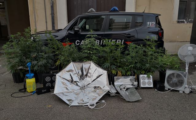 Santa Croce: coltivavano marijuana nella casa al mare, arrestati due giovani ragusani