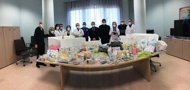 Il Club Comiso Terra Iblea dona accessori per i neonati dei reparti del Giovanni Paolo II