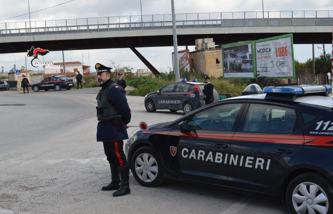 Inseguimento a Rosolini: due modicani denunciati per ricettazione di un motorino