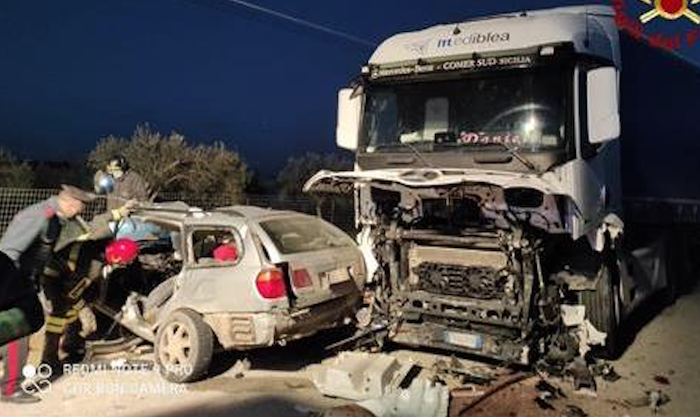 Incidenti stradali: cinque morti sulle strade siciliane Tra le vittime giovane mamma con due figli feriti e due anziani