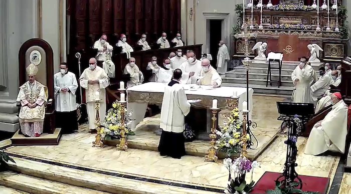 Dopo caso covid per un sacerdote, conferma da Diocesi di Ragusa: “Rispettate procedure, Cuttitta negativo a tampone rapido”. Ma dovrà rifare test tra una decina di giorni