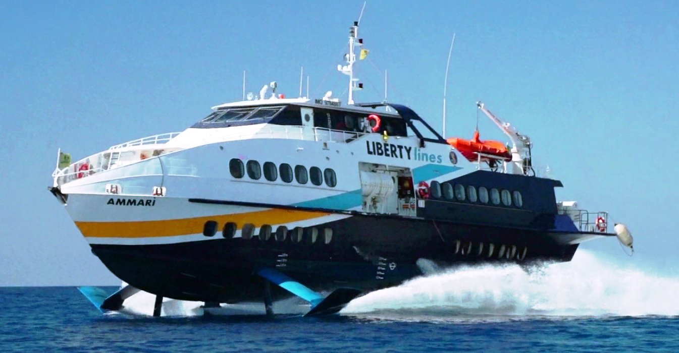 Onda anomala rompe finestrino dell’aliscafo per Milazzo, panico a bordo