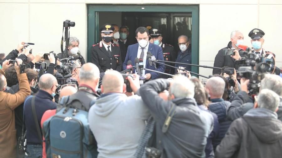 Processo Open Arms, difesa Salvini “A bordo della nave persone pericolose”. Udienza rinviata al 20 marzo