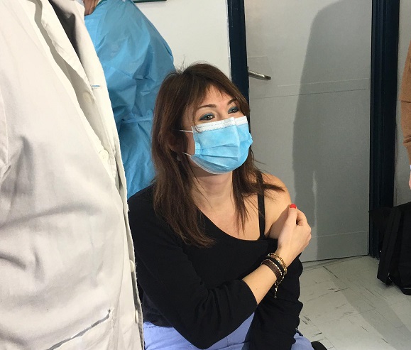 L’infermiera Simona Calabrese è la prima persona ad essersi sottoposta al vaccino a Modica
