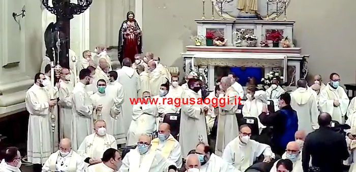 Chiesa siciliana a rischio covid? Positiva persona vicina a mons. Cuttitta. Preoccupazione dopo cerimonia in cattedrale. Annullata messa a Ibla
