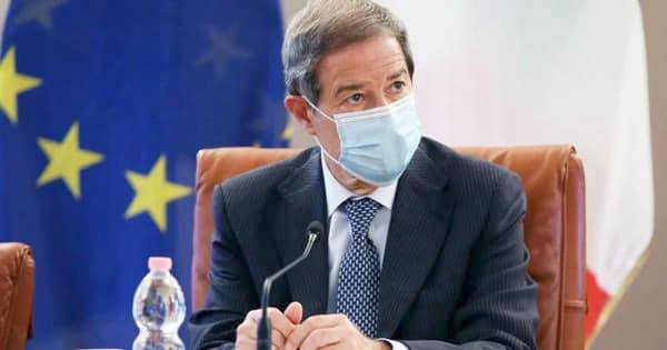 Covid, Musumeci ai prefetti: “Servono maggiori controlli”