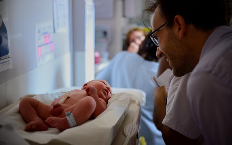 “Fatemi assistere alla nascita di mia figlia”. La richiesta di un papà vittoriese agli operatori sanitari