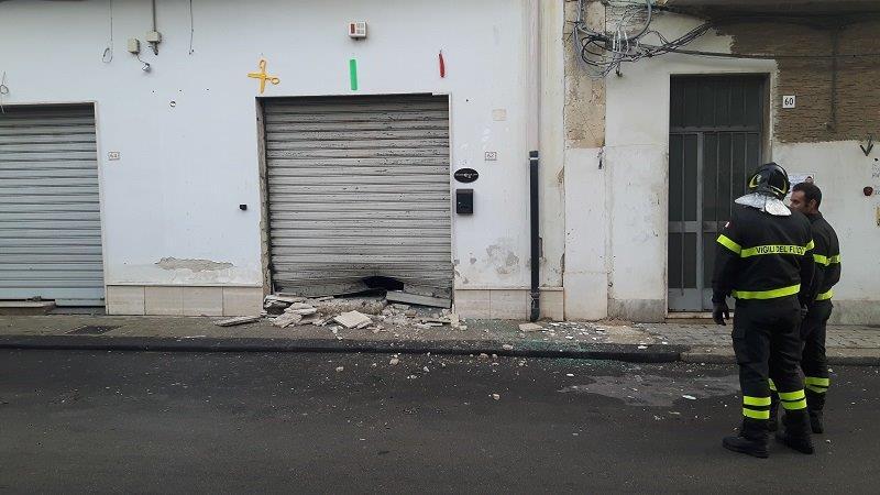 Bomba carta nella notte davanti a un bar di Ortigia. Atto intimidatorio
