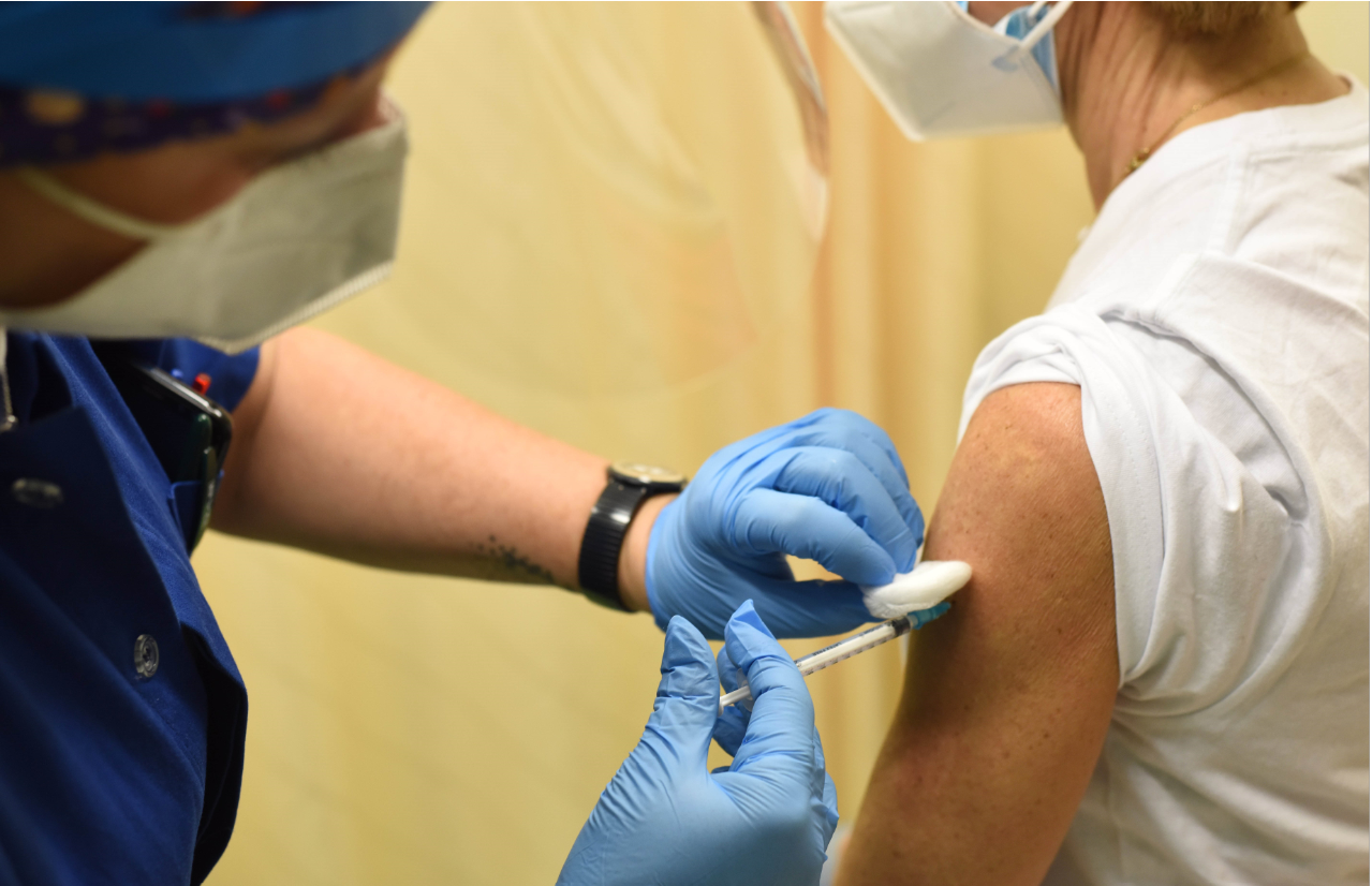 Vaccinopoli ragusana: è terremoto all’Asp. Rimossa dirigente, attesi provvedimenti. Ma intanto, è scandalo per il vaccino ai parenti