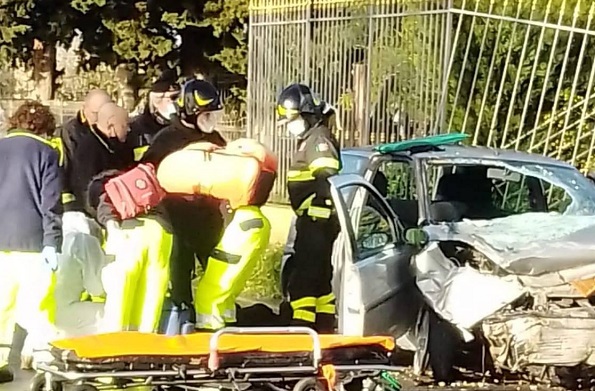 Grave incidente autonomo vicino Villa Orchidea, ferito un uomo