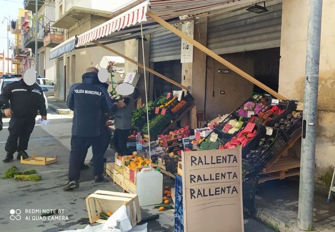 Comiso: abusivismo commerciale, aggredito dai “titolari” un agente di polizia