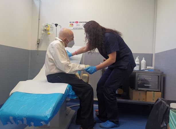 Antonio, 105 anni: il più anziano vaccinato al Policlinico di Catania