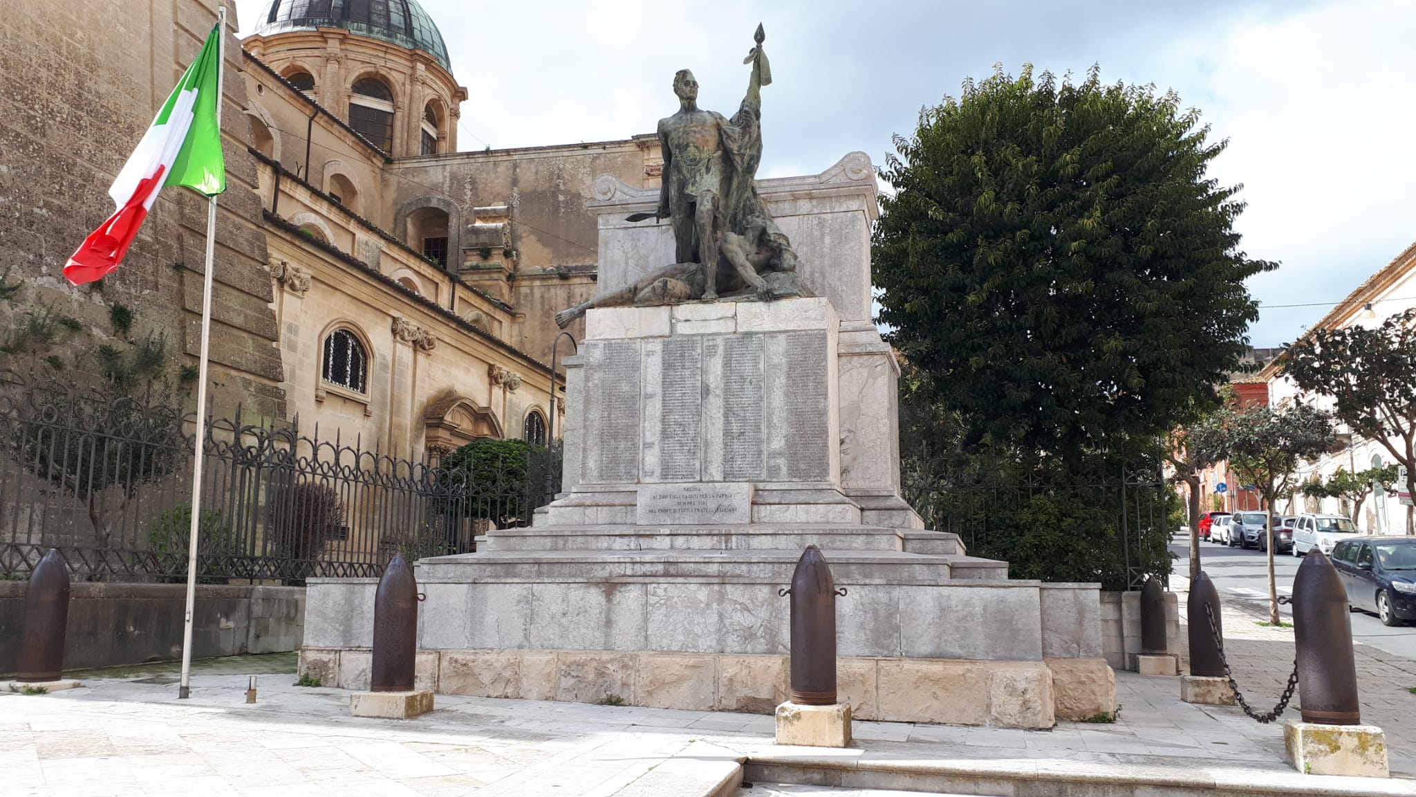 Il monumento dei caduti in piazza San Giovanni a Ragusa, tra storia e ...