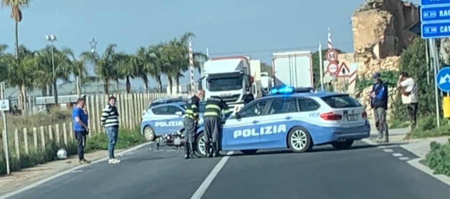 Incidente sulla Vittoria-Gela, auto contro moto