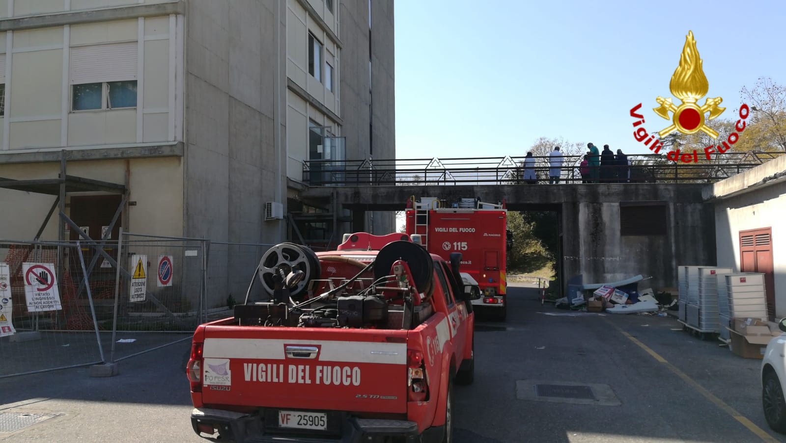 Incendio al Covid Hospital di Acireale, evacuati 6 pazienti