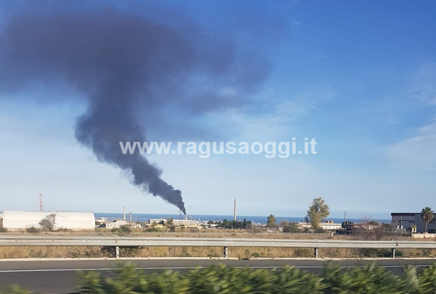 Sfiaccolamento alla raffineria di Priolo Gargallo