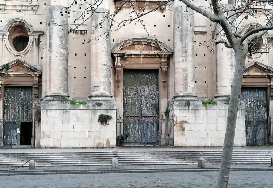 A Catania al via restauro portoni chiesa San Nicolò Arena e scalinata