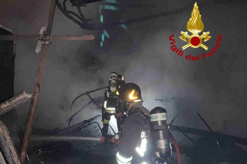 Incendio a Comiso: due feriti, salvati due bambini