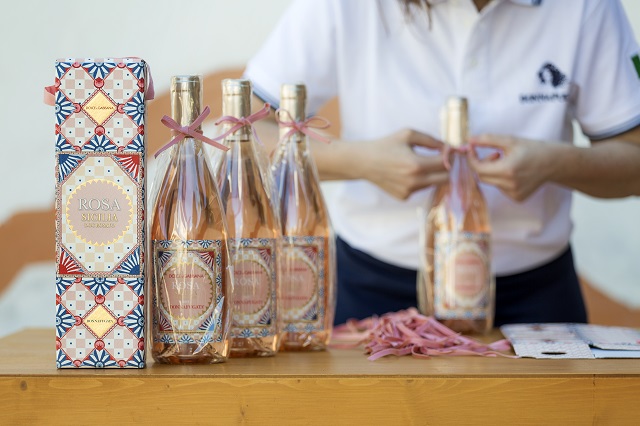 Donnafugata e Dolce & Gabbana presentano “Rosa 2020”