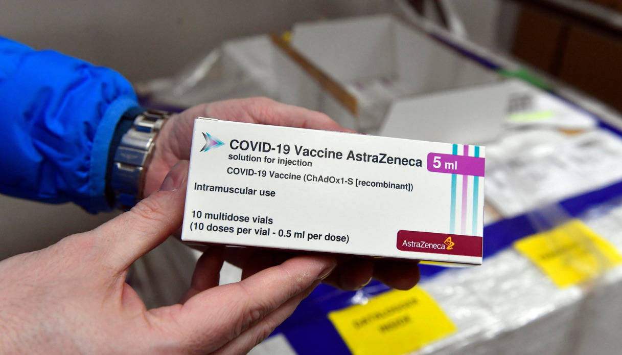 Vaccini AstraZeneca: No problemi confermati su lotti, test ok Milano