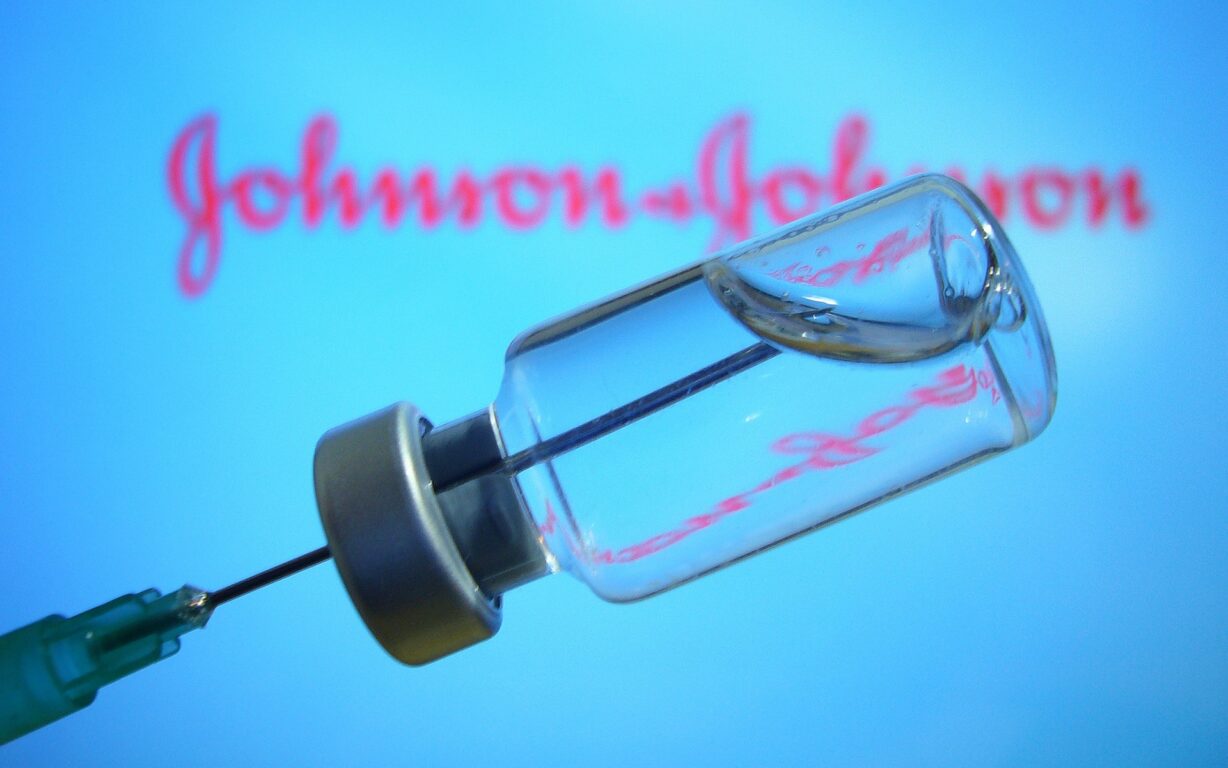 Vaccini: in arrivo domani 360 mila dosi in Italia, tra cui il primo carico di Johnson&Johnson