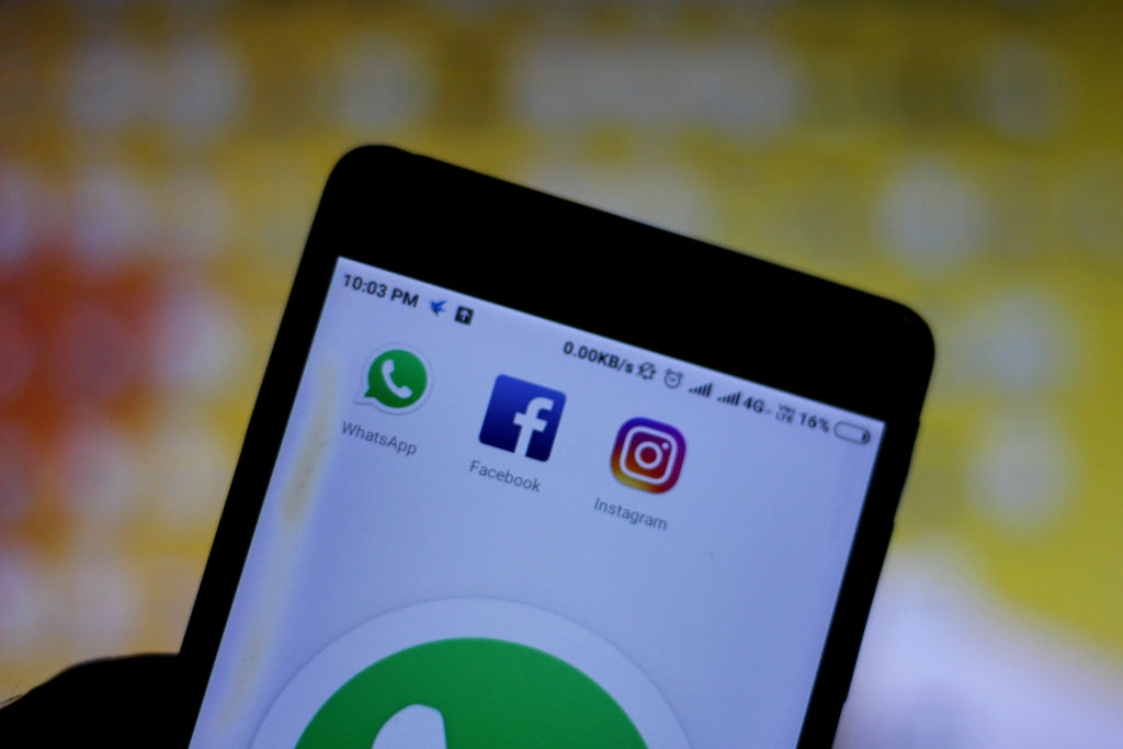 Il pomeriggio nero dei social: Facebook e Instagram down per almeno due ore, migliaia di segnalazioni