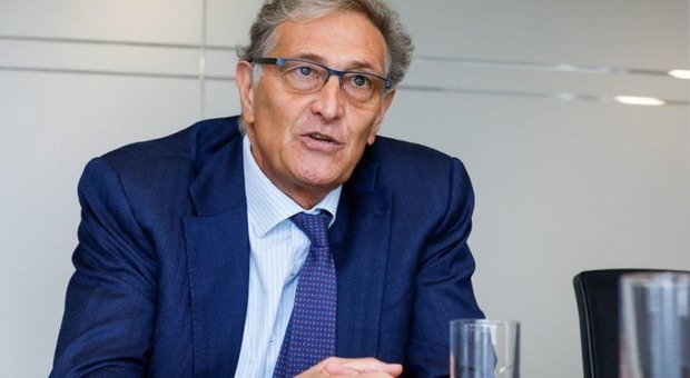 AstraZeneca, Rasi: “I casi di trombosi sono ultrarari, con Aspirina effetti peggiori”