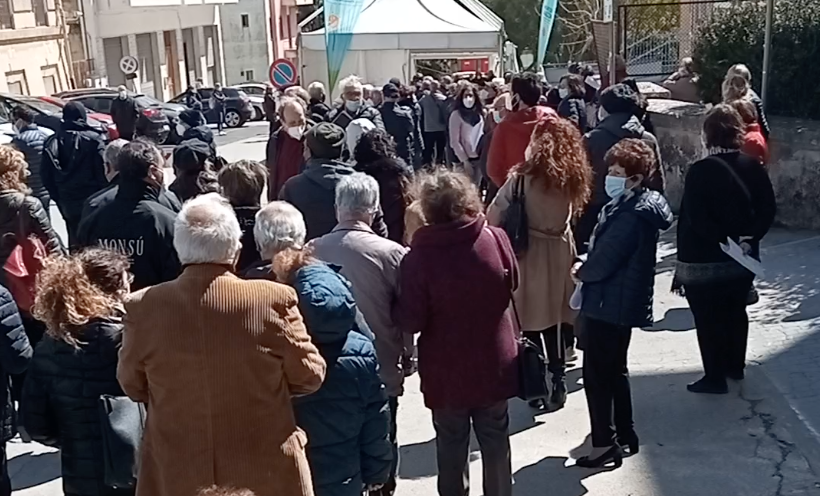 Code vaccini: per errore convocate 800 persone, 300 in più del previsto