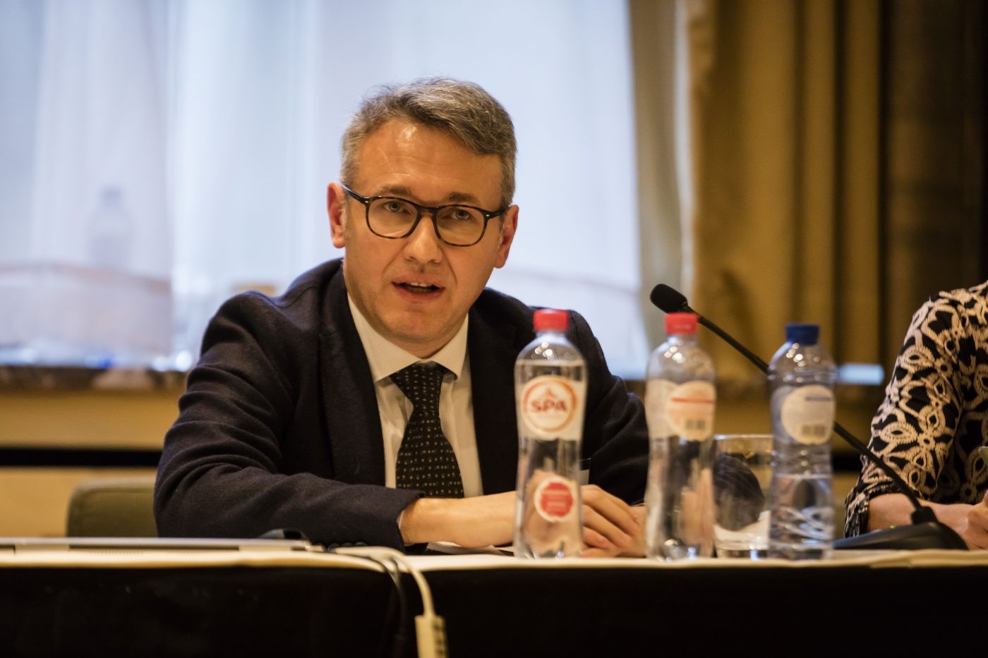 L’Ema: “C’è un rapporto fra Astrazeneca e rari coaguli di sangue”. Si valutano gli effetti sulle donne