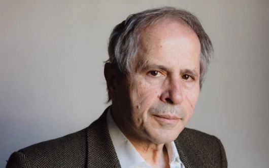 Il virologo Crisanti: “La decisione di bloccare Astrazeneca è politica e non scientifica”